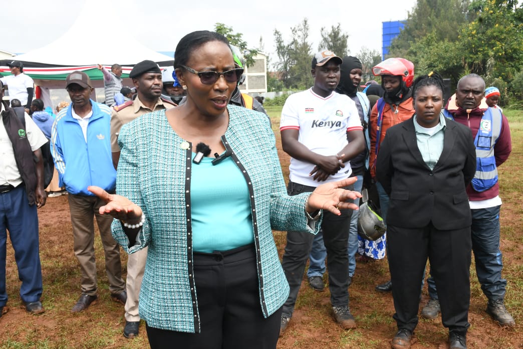 Elachi distributes bursary funds