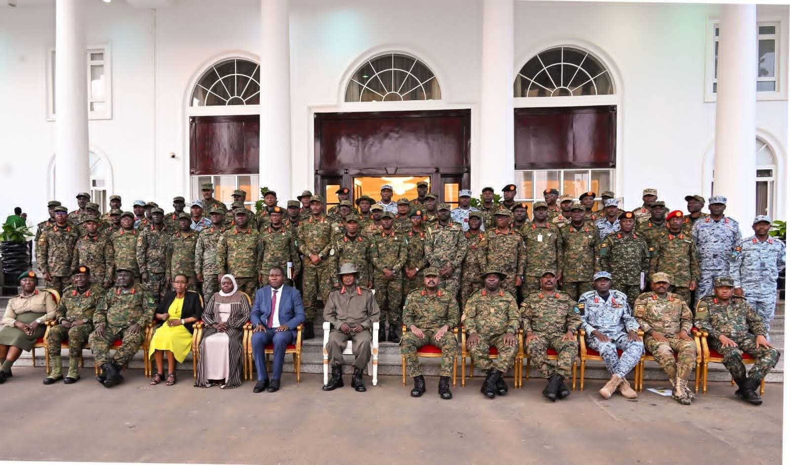 Museveni meets country’s millitary command.