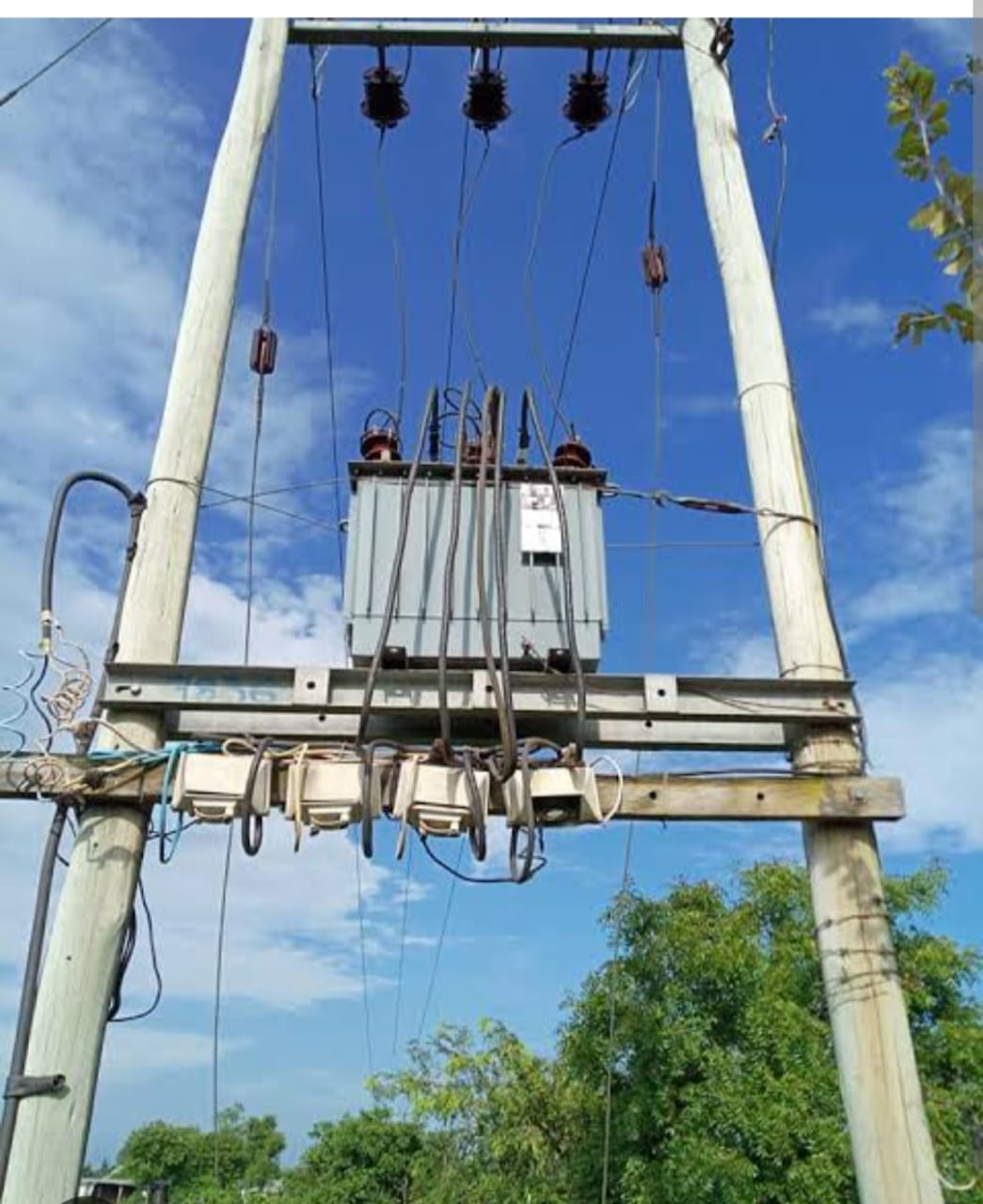 Khwisero man escapes electrocution by a whisker