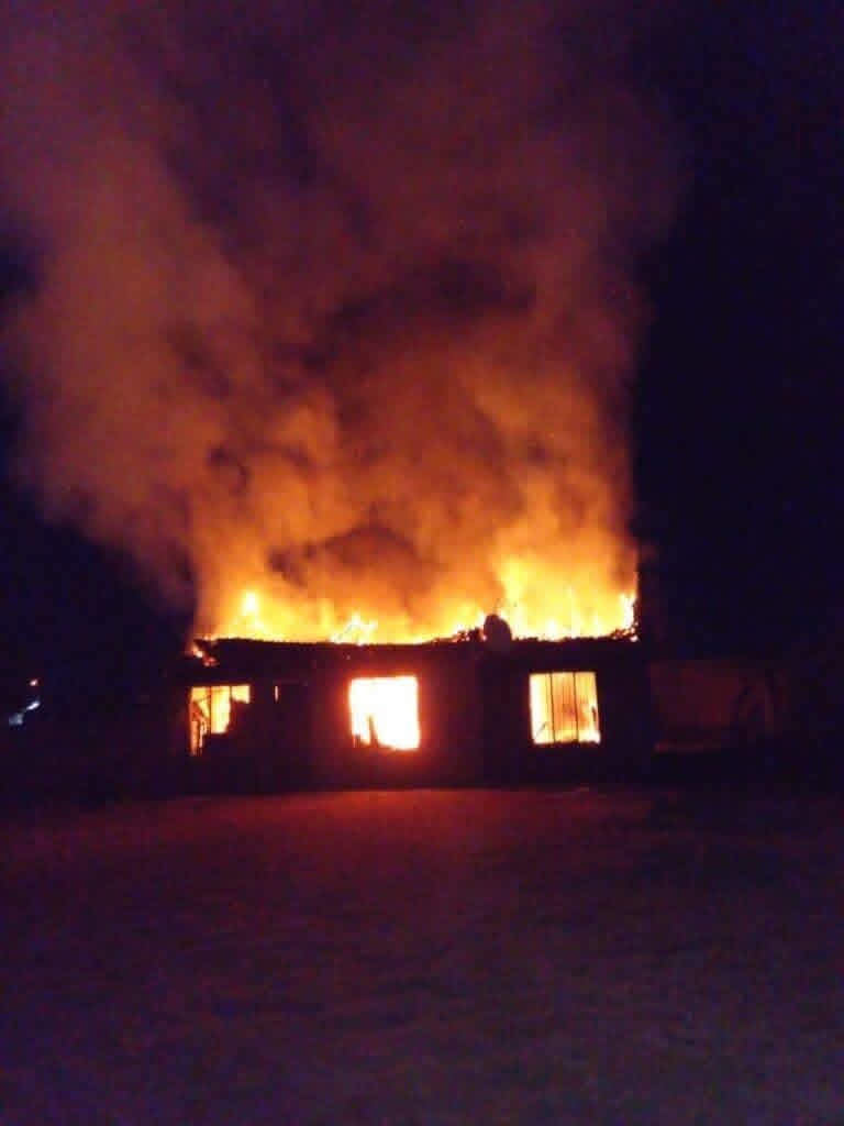 Mob torch homes of arson suspect,relatives
