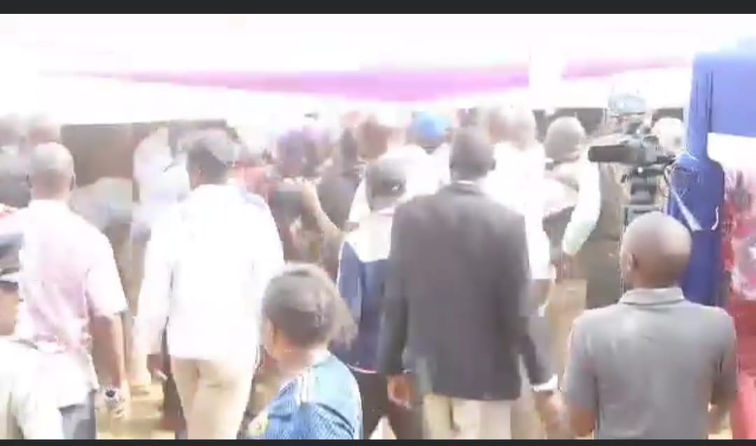 Rival Political Supporters of Governor Ayacko,MP Masara Clash, Storm Police Station