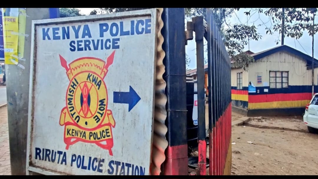 Motorcycle Torched as Suspected Phone Snatchers Escape Mob Justice Along Kikuyu Road