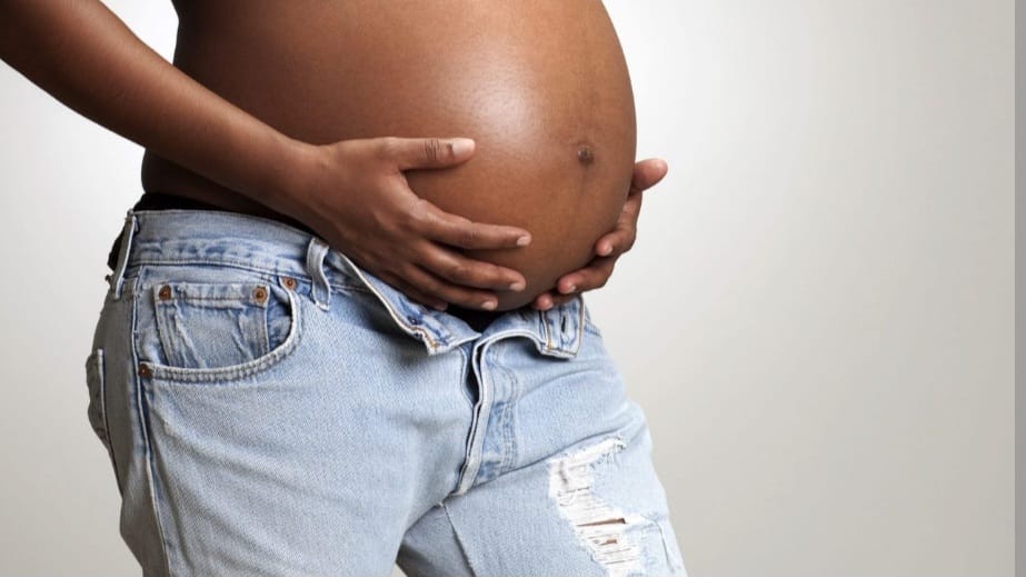 Man killed after stabbing his pregnant wife