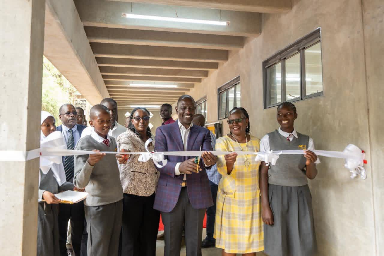 Ruto opens classroom blocks in Kawangware