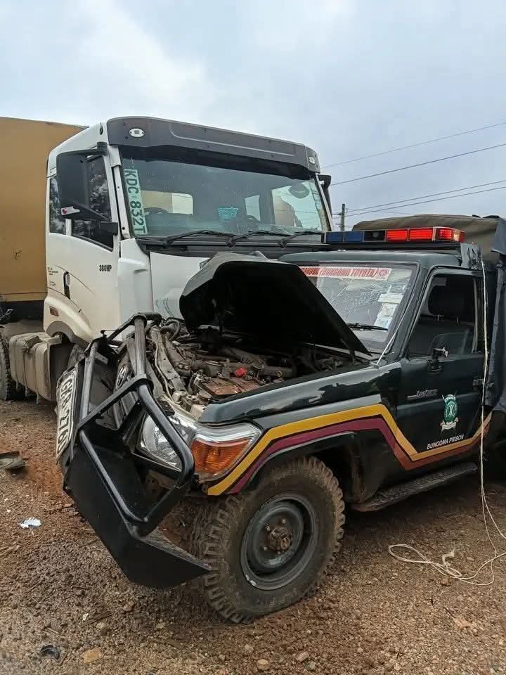 Prisons officers injured in accident