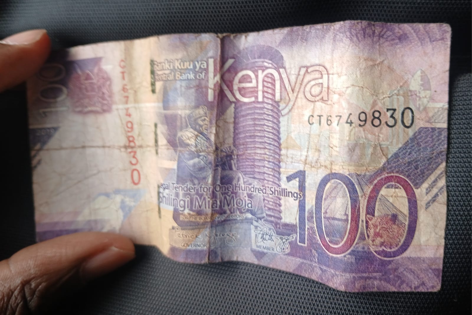 Mob beating in Kongowea after men who drop Sh100 and steal Sh 20 000 from a woman