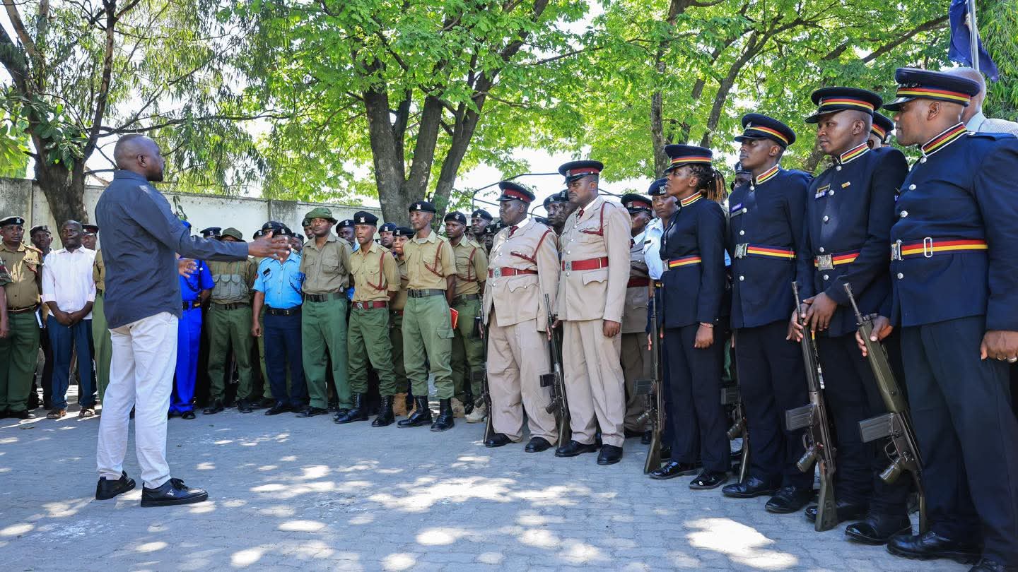 Murkomen Visits Mombasa security teams