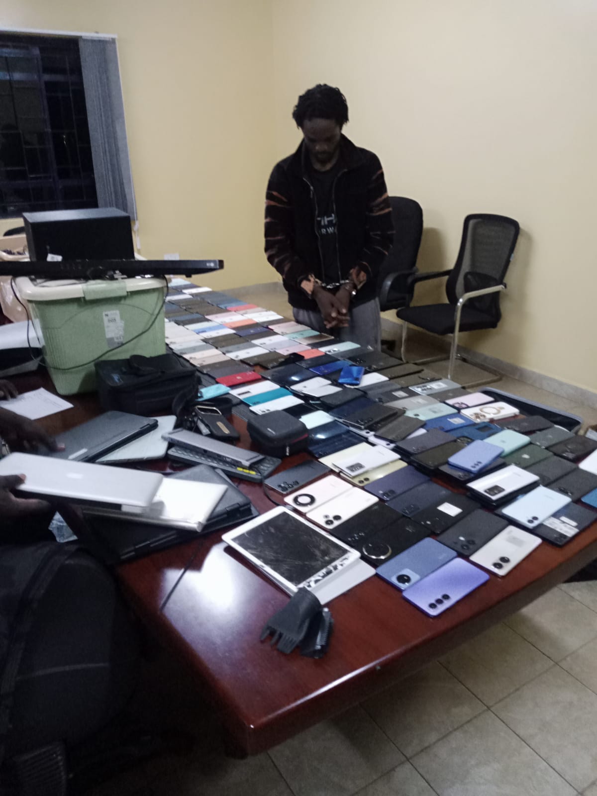 Police bust notorious phone theft ring in Kawangware,recover over 200 Stolen devices