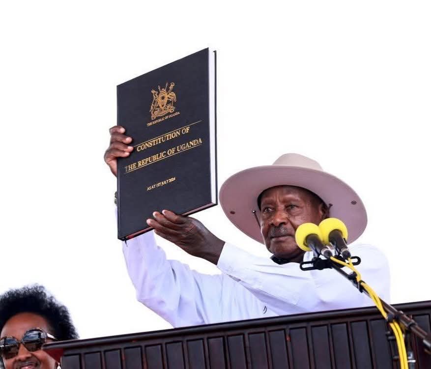 Museveni takes oath of office