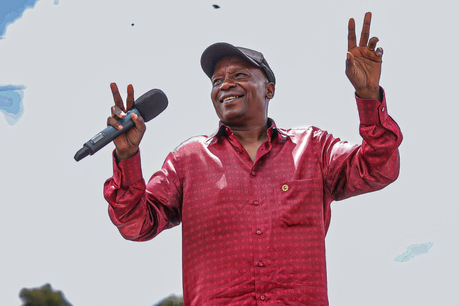 Chaos in Embu as rioters attack DP media team vehicle
