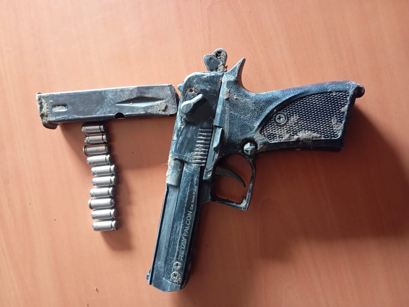 Police recover loaded pistol in Kayole,three suspects arrested