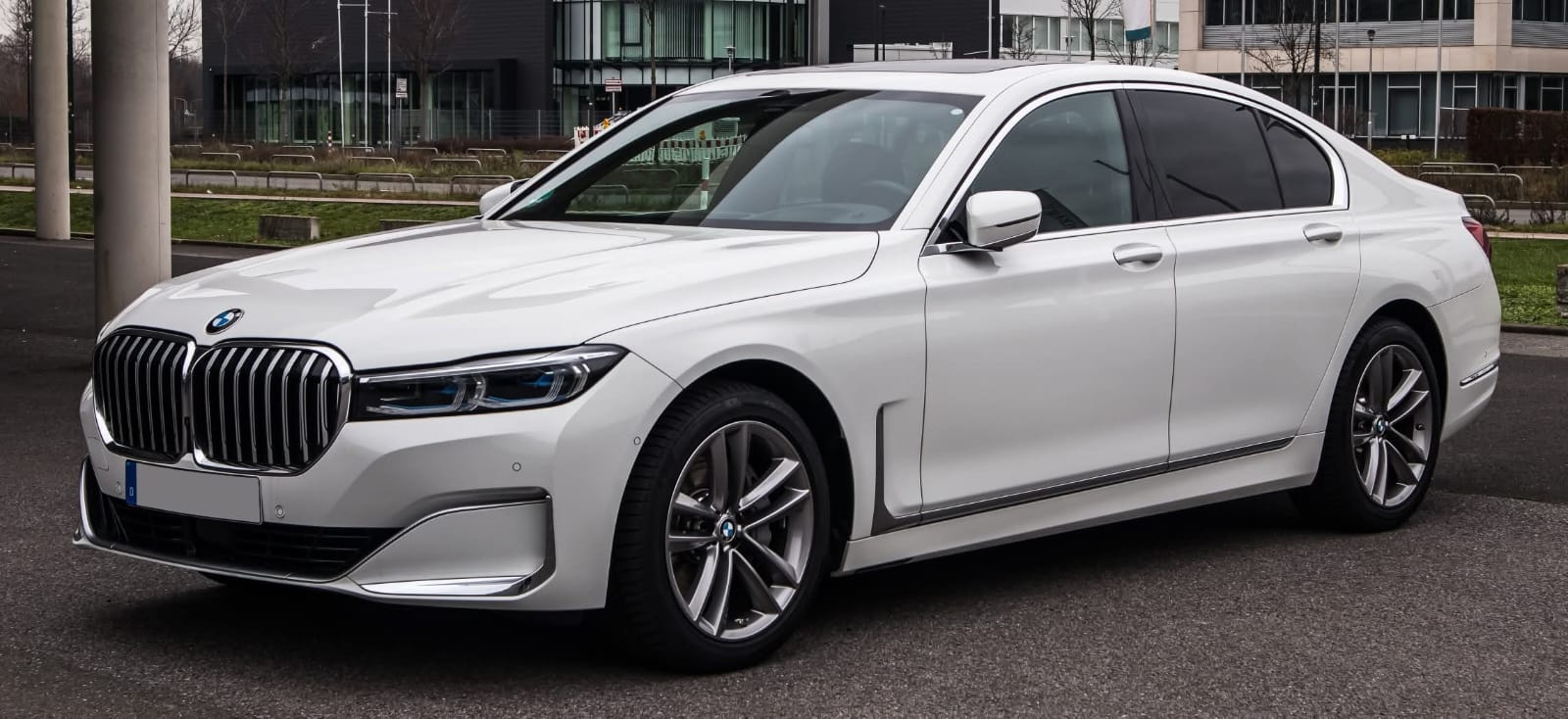 Travellers robbed of Sh3.9 Million in Nyamira after suspects posing as Police officers intercept BMW