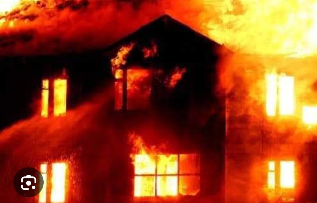 Irate youths burn bown Ntiriniti Police Post during protest in Meru